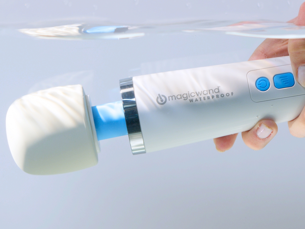 magic wand waterproof hv  massager white 